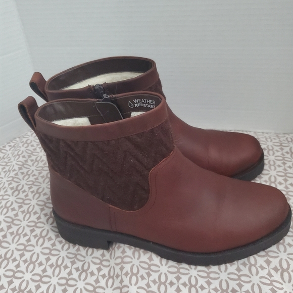 Vionic Boots Size 8.5 . - Picture 2 of 16